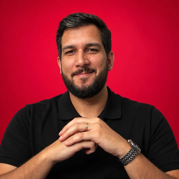 Professor Lucas Gustavo